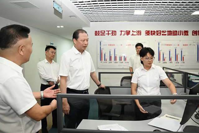 范少軍在市金控集團(tuán)調(diào)研時(shí)指出：不斷提升金融國資運(yùn)營(yíng)管理能力為自貿(mào)港核心引領(lǐng)區(qū)和“六個(gè)之城”建設(shè)提供高質(zhì)量金融服務(wù)